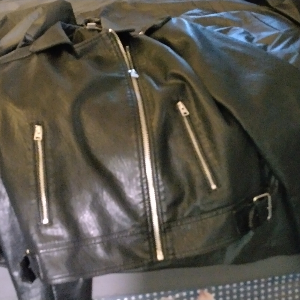 Leather jacket - Picture 2 of 2